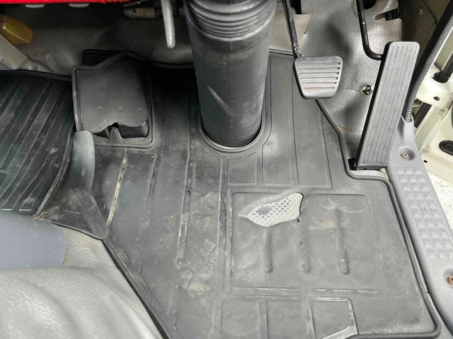 エルフトラック ２ｔ積セミロング５室仕様ボトルカー　ＡＴ　上下仕切り付　セミロング２ｔ積ボトルカー　スムーサーＡＴ　５室仕様　上下仕切り板付　リヤ跳上扉　金庫付　荷室カギ付　ＥＴＣ　カラーバックカメラ付　車両総重量４９８０キロ　５ｔ限定免許対応（42枚目）