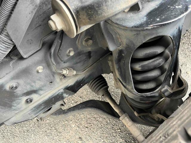 エルフトラック ２ｔ積セミロング５室仕様ボトルカー　ＡＴ　上下仕切り付　セミロング２ｔ積ボトルカー　スムーサーＡＴ　５室仕様　上下仕切り板付　リヤ跳上扉　金庫付　荷室カギ付　ＥＴＣ　カラーバックカメラ付　車両総重量４９８０キロ　５ｔ限定免許対応（46枚目）