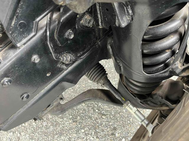 エルフトラック 電工仕様９．７ｍ高所作業車アイチＳＢ１０Ａ　絶縁ブーム　高所作業車　電気工事仕様　２年車検対応　６速ＭＴ　アイチ製ＳＢ１０Ａ　最大地上高９．７ｍ　最大作業半径７．６ｍ　ＰＴＯ可動アワメーター３０９０時間　ＦＲＰバケット　絶縁ブーム（52枚目）