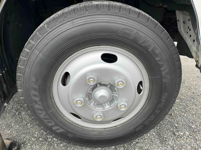 エルフトラック 電工仕様９．７ｍ高所作業車アイチＳＢ１０Ａ　絶縁ブーム　高所作業車　電気工事仕様　２年車検対応　６速ＭＴ　アイチ製ＳＢ１０Ａ　最大地上高９．７ｍ　最大作業半径７．６ｍ　ＰＴＯ可動アワメーター３０９０時間　ＦＲＰバケット　絶縁ブーム（55枚目）