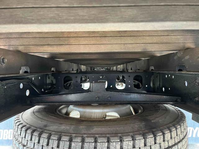 ヒノレンジャー ３．６５ｔ積み標準６．２ｍ平ボディー　６ＭＴ　フルキャブ車　標準３．６５ｔ積み平床ボディー　５．１２Ｌディーゼルターボ　６速ＭＴ　ベッド付フルキャブ車　ＰＴＯ付　荷台内寸長６２０幅２１５高４０ｃｍ　３方開　左右アオリ楽々ゲート付　車両総重量７９９５キロ（12枚目）