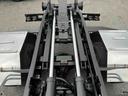 ファイター ３．９５ｔ積フックロール極東開発製Ｗシリンダー　６速ＭＴ　３．９５ｔ積み脱着装置付コンテナ専用車　４．８９Ｌディーゼルターボ　６速ＭＴ　ベッドレス　３人乗り　極東開発製フックロール　上物型式ＪＭ０４－５３　ツインホイスト　車両総重量７９７５キロ（7枚目）