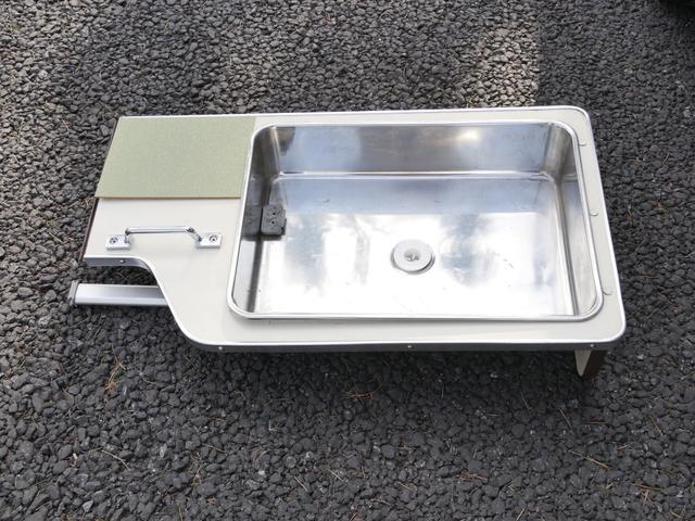 SロングDX 移動販売車 キッチンカー 8ナンバー加工車 ガソリン NOXPM法適合車 リンナイ大型オーブン付2層シンク付水道蛇口2個付 加工室運転室仕切有 普通免許AT 3人乗 100V-1500Wインバーター付(24枚目)