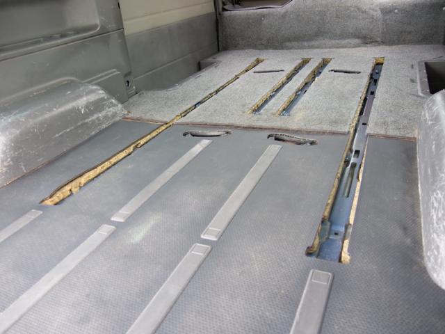 キャラバンコーチ 　２人乗り　１ナンバー普通貨物車　構造変更済　リアシート取外し　５ドア　積載量３５０ｋｇ　普通ＡＴ免許　　Ｗエアコン温度管理　荷室長さ２７０ｃｍ荷室　大型ルーフキャリア付　２．４Ｌガソリン　ＮＯＸ適合（23枚目）