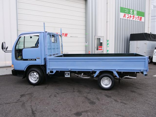 アトラストラック 日産 ４ナンバー小型貨物車 ｍｔ車普通免許 積載１ ５トン 平ボディ フルフラットロー低床ｗタイヤ ガソリン車タイベルレスエンジン ３人乗 ｎｏｘｐｍ法適合車 ワンオーナー物 日産ディーラー整備記録簿有の中古車詳細 中古車検索ならkurutown