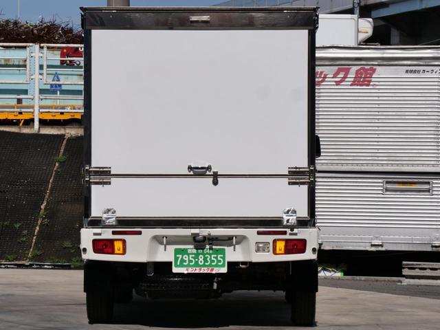 　元移動コンビニ仕様　移動販売車　物販車　拡声器付　－５℃冷蔵ガラスショーケース２室　温度帯設定可能　右側－２０℃冷凍庫　１００Ｖコンセント２口　商品陳列棚　キーレス　４ＷＤ　三方開　禁煙車　ＡＴ車(25枚目)