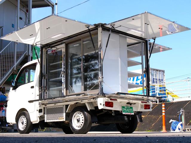 　元移動コンビニ仕様　移動販売車　物販車　拡声器付　－５℃冷蔵ガラスショーケース２室　温度帯設定可能　右側－２０℃冷凍庫　１００Ｖコンセント２口　商品陳列棚　キーレス　４ＷＤ　三方開　禁煙車　ＡＴ車(80枚目)