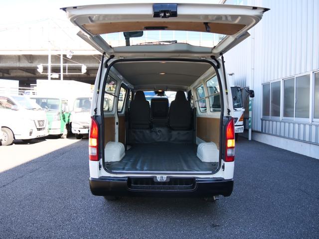 ハイエースバン ロングＤＸ　４ドア　荷室長さ３００ｃｍ助手席前倒し長さ３８５ｃｍ荷室床ビニール床フック６カ所あり　３人乗　禁煙者東京都内ワンオーナー車　全記録簿有すべてトヨタディーラー点検整備　ＴＳＳプリクラ車線逸脱警報（6枚目）