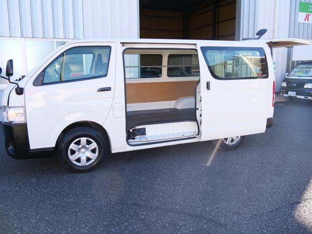 ハイエースバン ロングＤＸ　４ドア　荷室長さ３００ｃｍ助手席前倒し長さ３８５ｃｍ荷室床ビニール床フック６カ所あり　３人乗　禁煙者東京都内ワンオーナー車　全記録簿有すべてトヨタディーラー点検整備　ＴＳＳプリクラ車線逸脱警報（10枚目）