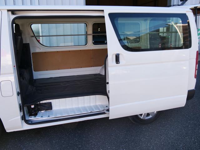 ハイエースバン ロングＤＸ　４ドア　荷室長さ３００ｃｍ助手席前倒し長さ３８５ｃｍ荷室床ビニール床フック６カ所あり　３人乗　禁煙者東京都内ワンオーナー車　全記録簿有すべてトヨタディーラー点検整備　ＴＳＳプリクラ車線逸脱警報（11枚目）
