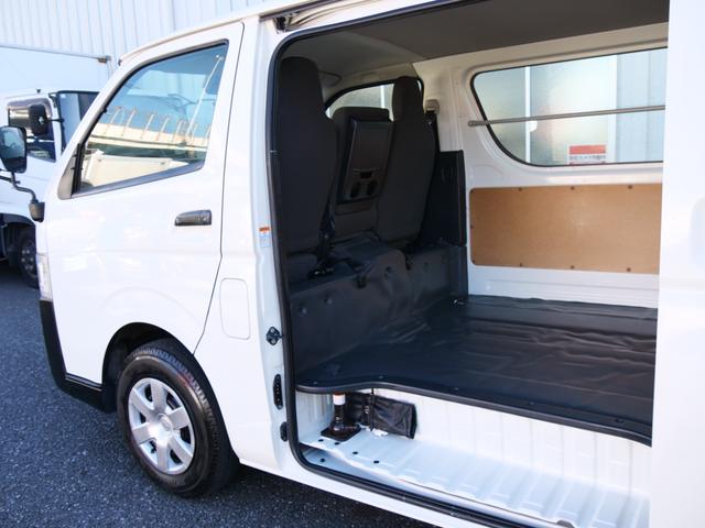 ハイエースバン ロングＤＸ　４ドア　荷室長さ３００ｃｍ助手席前倒し長さ３８５ｃｍ荷室床ビニール床フック６カ所あり　３人乗　禁煙者東京都内ワンオーナー車　全記録簿有すべてトヨタディーラー点検整備　ＴＳＳプリクラ車線逸脱警報（12枚目）