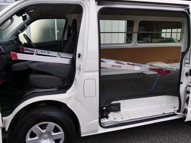 ハイエースバン ロングＤＸ　４ドア　荷室長さ３００ｃｍ助手席前倒し長さ３８５ｃｍ荷室床ビニール床フック６カ所あり　３人乗　禁煙者東京都内ワンオーナー車　全記録簿有すべてトヨタディーラー点検整備　ＴＳＳプリクラ車線逸脱警報（14枚目）