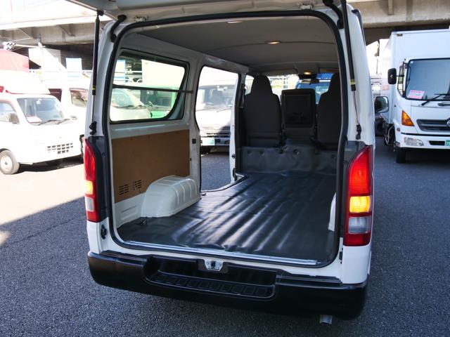 ハイエースバン ロングＤＸ　４ドア　荷室長さ３００ｃｍ助手席前倒し長さ３８５ｃｍ荷室床ビニール床フック６カ所あり　３人乗　禁煙者東京都内ワンオーナー車　全記録簿有すべてトヨタディーラー点検整備　ＴＳＳプリクラ車線逸脱警報（15枚目）