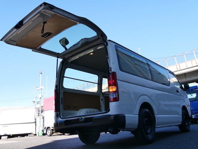 ハイエースバン ロングＤＸ　４ドア　荷室長さ３００ｃｍ助手席前倒し長さ３８５ｃｍ荷室床ビニール床フック６カ所あり　３人乗　禁煙者東京都内ワンオーナー車　全記録簿有すべてトヨタディーラー点検整備　ＴＳＳプリクラ車線逸脱警報（17枚目）
