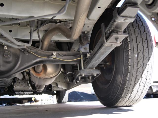 ハイエースバン ロングＤＸ　４ドア　荷室長さ３００ｃｍ助手席前倒し長さ３８５ｃｍ荷室床ビニール床フック６カ所あり　３人乗　禁煙者東京都内ワンオーナー車　全記録簿有すべてトヨタディーラー点検整備　ＴＳＳプリクラ車線逸脱警報（56枚目）