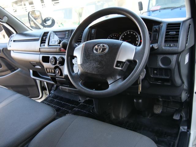 ハイエースバン ロングＤＸ　４ドア　荷室長さ３００ｃｍ助手席前倒し長さ３８５ｃｍ荷室床ビニール床フック６カ所あり　３人乗　禁煙者東京都内ワンオーナー車　全記録簿有すべてトヨタディーラー点検整備　ＴＳＳプリクラ車線逸脱警報（69枚目）