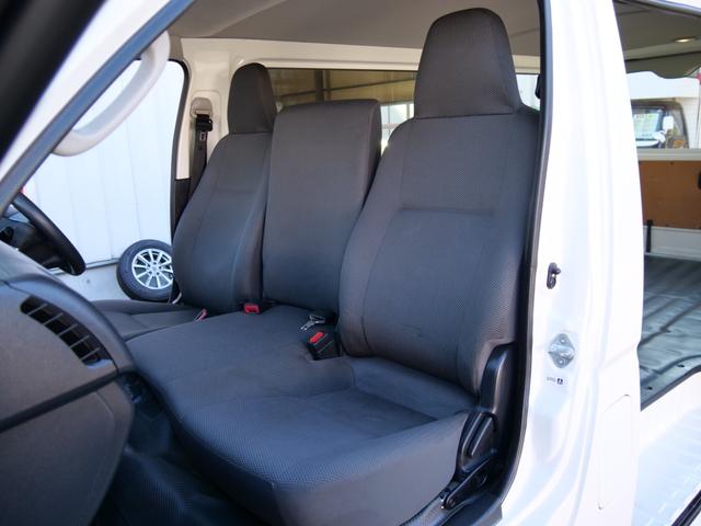 ハイエースバン ロングＤＸ　４ドア　荷室長さ３００ｃｍ助手席前倒し長さ３８５ｃｍ荷室床ビニール床フック６カ所あり　３人乗　禁煙者東京都内ワンオーナー車　全記録簿有すべてトヨタディーラー点検整備　ＴＳＳプリクラ車線逸脱警報（78枚目）