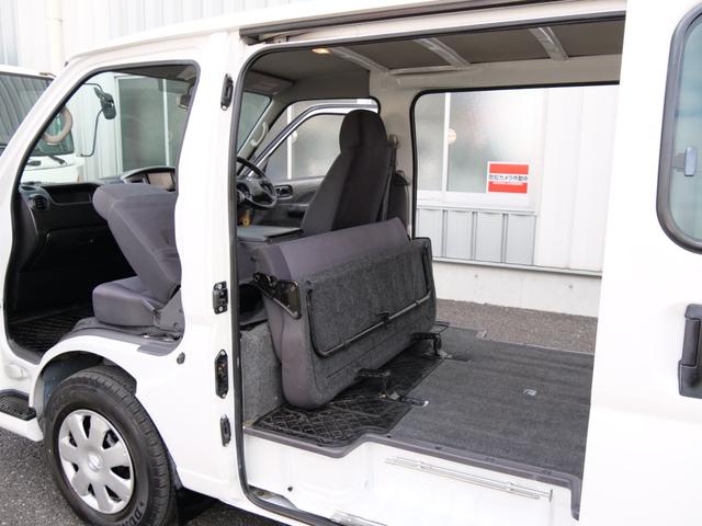 キャラバン ロングＤＸ　５ドア両側スライドドア　ＡＴ６人乗　可倒式リアシートあり　ナビＥＴＣ付Ｂｌｕｅｔｏｏｔｈ　オーディオ　ハンズフリー電話機能　　タイミングベルト無しガソリンエンジン　助手席前倒し時長尺荷物長さ３７５ｃｍ（15枚目）