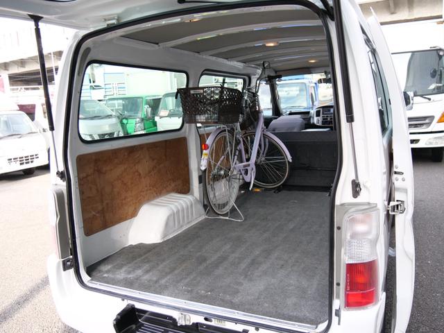 キャラバン ロングＤＸ　５ドア両側スライドドア　ＡＴ６人乗　可倒式リアシートあり　ナビＥＴＣ付Ｂｌｕｅｔｏｏｔｈ　オーディオ　ハンズフリー電話機能　　タイミングベルト無しガソリンエンジン　助手席前倒し時長尺荷物長さ３７５ｃｍ（20枚目）