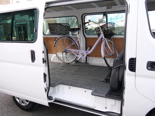 キャラバン ロングＤＸ　５ドア両側スライドドア　ＡＴ６人乗　可倒式リアシートあり　ナビＥＴＣ付Ｂｌｕｅｔｏｏｔｈ　オーディオ　ハンズフリー電話機能　　タイミングベルト無しガソリンエンジン　助手席前倒し時長尺荷物長さ３７５ｃｍ（21枚目）