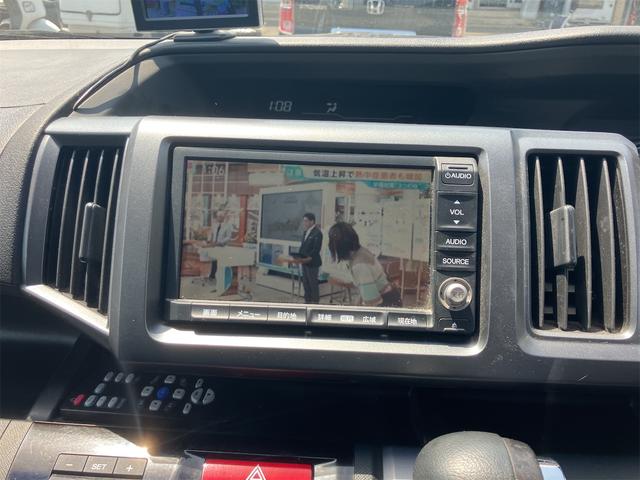 ステップワゴンスパーダ Ｚ　両側パワースライド　パドルシフト　テレビ　フリップダウン　ＥＴＣ　バックカメラ　ナビ　ＴＶ　両側電動スライドドア　ＨＩＤ　スマートキー　電動格納ミラー　後席モニター　３列シート　ＣＶＴ　アルミホイール　盗難防止システム　衝突安全ボディ　ＡＢＳ　ＥＳＣ（5枚目）