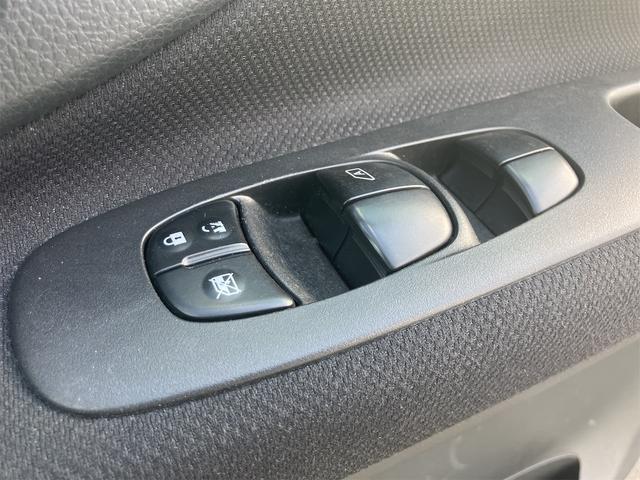 セレナ ハイウェイスター　Ｓ－ハイブリッド　両側電動パワースラドア　ＥＴＣ　ナビ　オートクルーズコントロール　両側電動スライドドア　スマートキー　電動格納ミラー　３列シート　ＣＶＴ　アルミホイール　ミュージックプレイヤー接続可　盗難防止システム　衝突安全ボディ　ＡＢＳ（9枚目）