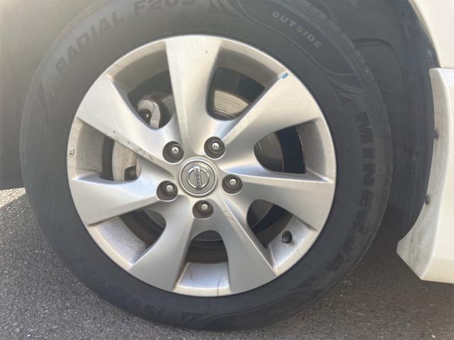 セレナ ハイウェイスター　Ｓ－ハイブリッド　両側電動パワースラドア　ＥＴＣ　ナビ　オートクルーズコントロール　両側電動スライドドア　スマートキー　電動格納ミラー　３列シート　ＣＶＴ　アルミホイール　ミュージックプレイヤー接続可　盗難防止システム　衝突安全ボディ　ＡＢＳ（19枚目）