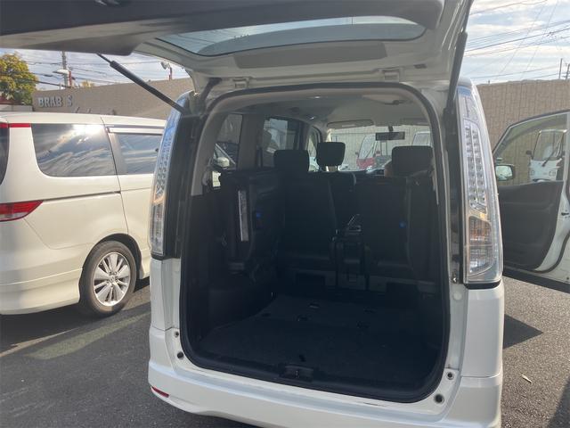 セレナ ハイウェイスター　Ｓ－ハイブリッド　両側電動パワースラドア　ＥＴＣ　ナビ　オートクルーズコントロール　両側電動スライドドア　スマートキー　電動格納ミラー　３列シート　ＣＶＴ　アルミホイール　ミュージックプレイヤー接続可　盗難防止システム　衝突安全ボディ　ＡＢＳ（20枚目）