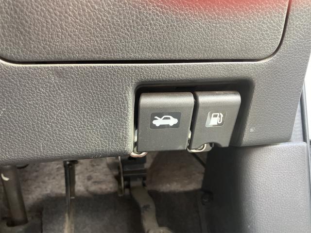 セレナ ハイウェイスター　Ｓ－ハイブリッド　両側電動パワースラドア　ＥＴＣ　ナビ　オートクルーズコントロール　両側電動スライドドア　スマートキー　電動格納ミラー　３列シート　ＣＶＴ　アルミホイール　ミュージックプレイヤー接続可　盗難防止システム　衝突安全ボディ　ＡＢＳ（32枚目）