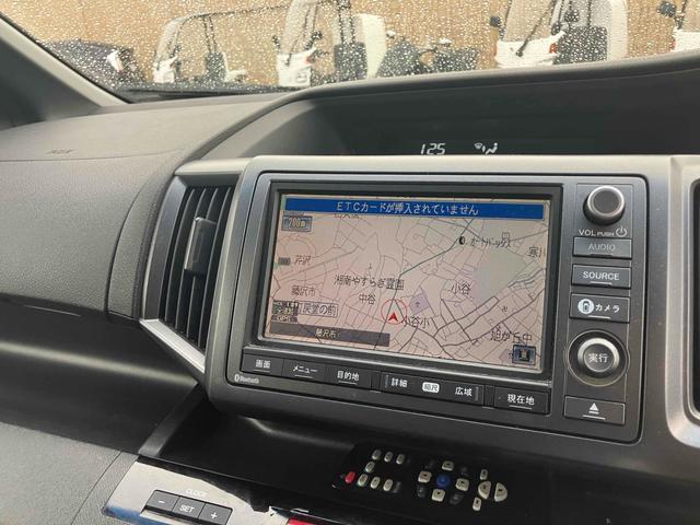 ステップワゴンスパーダ Ｚ　無限グリル　地デジナビテレビ　タイミングチェーン　カメラ　ＥＴＣ　全周囲カメラ　ナビ　ＴＶ　両側電動スライドドア　ＨＩＤ　スマートキー　アイドリングストップ　電動格納ミラー　後席モニター　ＣＶＴ　アルミホイール　ＣＤ　盗難防止システム　衝突安全ボディ　ＡＢＳ（3枚目）