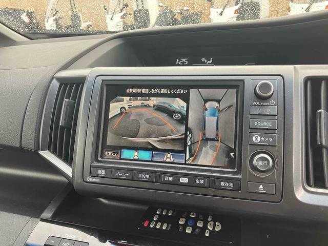 ステップワゴンスパーダ Ｚ　無限グリル　地デジナビテレビ　タイミングチェーン　カメラ　ＥＴＣ　全周囲カメラ　ナビ　ＴＶ　両側電動スライドドア　ＨＩＤ　スマートキー　アイドリングストップ　電動格納ミラー　後席モニター　ＣＶＴ　アルミホイール　ＣＤ　盗難防止システム　衝突安全ボディ　ＡＢＳ（4枚目）