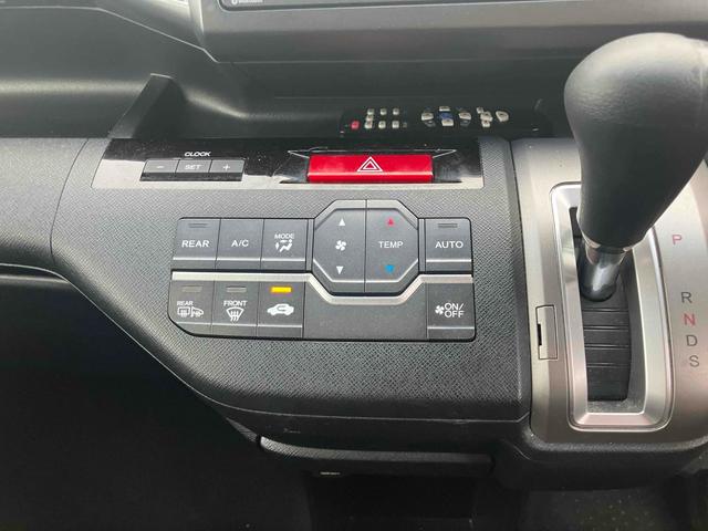 ステップワゴンスパーダ Ｚ　無限グリル　地デジナビテレビ　タイミングチェーン　カメラ　ＥＴＣ　全周囲カメラ　ナビ　ＴＶ　両側電動スライドドア　ＨＩＤ　スマートキー　アイドリングストップ　電動格納ミラー　後席モニター　ＣＶＴ　アルミホイール　ＣＤ　盗難防止システム　衝突安全ボディ　ＡＢＳ（6枚目）