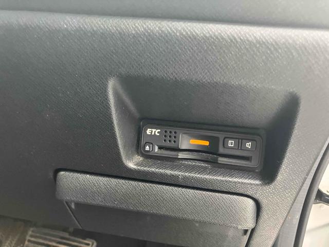 ステップワゴンスパーダ Ｚ　無限グリル　地デジナビテレビ　タイミングチェーン　カメラ　ＥＴＣ　全周囲カメラ　ナビ　ＴＶ　両側電動スライドドア　ＨＩＤ　スマートキー　アイドリングストップ　電動格納ミラー　後席モニター　ＣＶＴ　アルミホイール　ＣＤ　盗難防止システム　衝突安全ボディ　ＡＢＳ（9枚目）