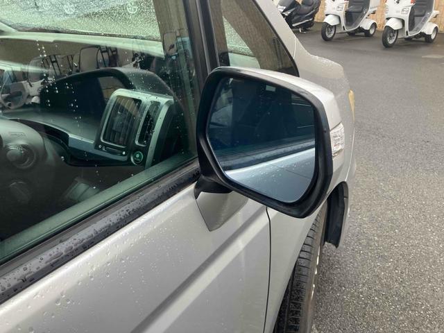 ステップワゴンスパーダ Ｚ　無限グリル　地デジナビテレビ　タイミングチェーン　カメラ　ＥＴＣ　全周囲カメラ　ナビ　ＴＶ　両側電動スライドドア　ＨＩＤ　スマートキー　アイドリングストップ　電動格納ミラー　後席モニター　ＣＶＴ　アルミホイール　ＣＤ　盗難防止システム　衝突安全ボディ　ＡＢＳ（23枚目）