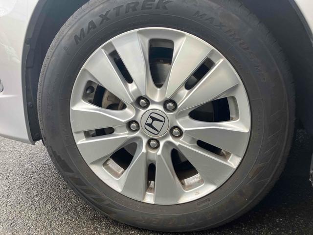 ステップワゴンスパーダ Ｚ　無限グリル　地デジナビテレビ　タイミングチェーン　カメラ　ＥＴＣ　全周囲カメラ　ナビ　ＴＶ　両側電動スライドドア　ＨＩＤ　スマートキー　アイドリングストップ　電動格納ミラー　後席モニター　ＣＶＴ　アルミホイール　ＣＤ　盗難防止システム　衝突安全ボディ　ＡＢＳ（28枚目）