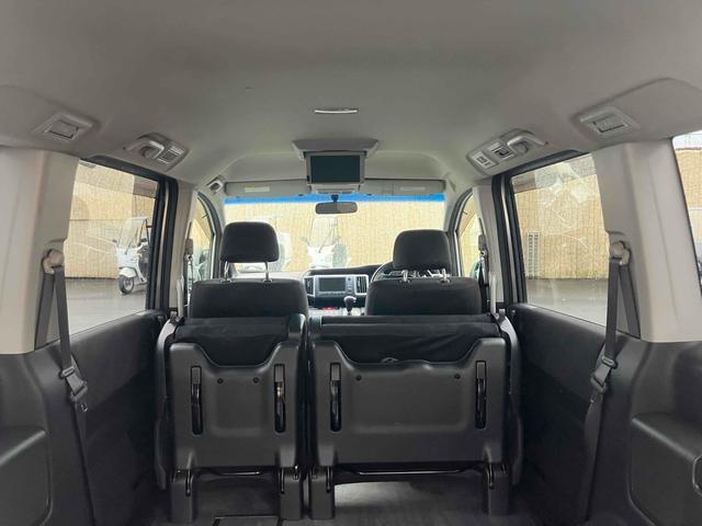 ステップワゴンスパーダ Ｚ　無限グリル　地デジナビテレビ　タイミングチェーン　カメラ　ＥＴＣ　全周囲カメラ　ナビ　ＴＶ　両側電動スライドドア　ＨＩＤ　スマートキー　アイドリングストップ　電動格納ミラー　後席モニター　ＣＶＴ　アルミホイール　ＣＤ　盗難防止システム　衝突安全ボディ　ＡＢＳ（29枚目）