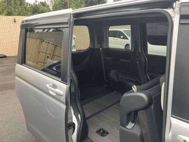 ステップワゴンスパーダ Ｚ　無限グリル　地デジナビテレビ　タイミングチェーン　カメラ　ＥＴＣ　全周囲カメラ　ナビ　ＴＶ　両側電動スライドドア　ＨＩＤ　スマートキー　アイドリングストップ　電動格納ミラー　後席モニター　ＣＶＴ　アルミホイール　ＣＤ　盗難防止システム　衝突安全ボディ　ＡＢＳ（31枚目）