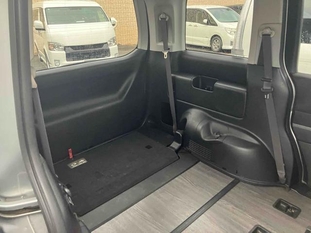 ステップワゴンスパーダ Ｚ　無限グリル　地デジナビテレビ　タイミングチェーン　カメラ　ＥＴＣ　全周囲カメラ　ナビ　ＴＶ　両側電動スライドドア　ＨＩＤ　スマートキー　アイドリングストップ　電動格納ミラー　後席モニター　ＣＶＴ　アルミホイール　ＣＤ　盗難防止システム　衝突安全ボディ　ＡＢＳ（32枚目）