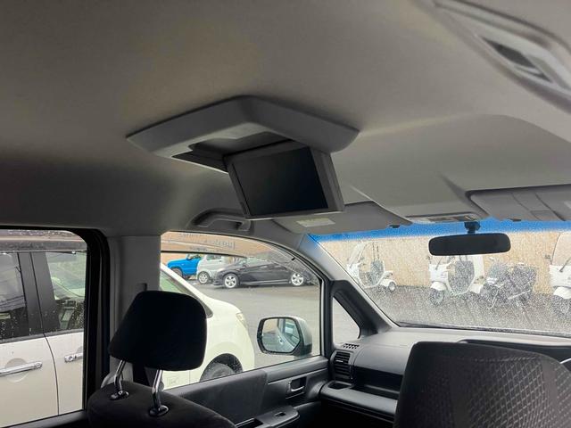 ステップワゴンスパーダ Ｚ　無限グリル　地デジナビテレビ　タイミングチェーン　カメラ　ＥＴＣ　全周囲カメラ　ナビ　ＴＶ　両側電動スライドドア　ＨＩＤ　スマートキー　アイドリングストップ　電動格納ミラー　後席モニター　ＣＶＴ　アルミホイール　ＣＤ　盗難防止システム　衝突安全ボディ　ＡＢＳ（33枚目）