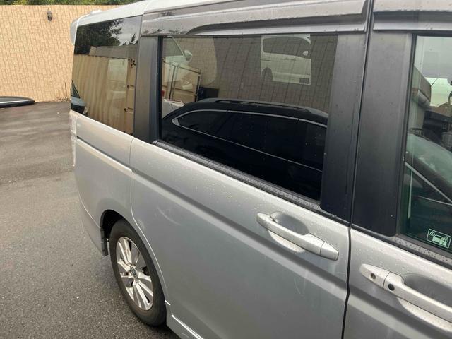 ステップワゴンスパーダ Ｚ　無限グリル　地デジナビテレビ　タイミングチェーン　カメラ　ＥＴＣ　全周囲カメラ　ナビ　ＴＶ　両側電動スライドドア　ＨＩＤ　スマートキー　アイドリングストップ　電動格納ミラー　後席モニター　ＣＶＴ　アルミホイール　ＣＤ　盗難防止システム　衝突安全ボディ　ＡＢＳ（35枚目）