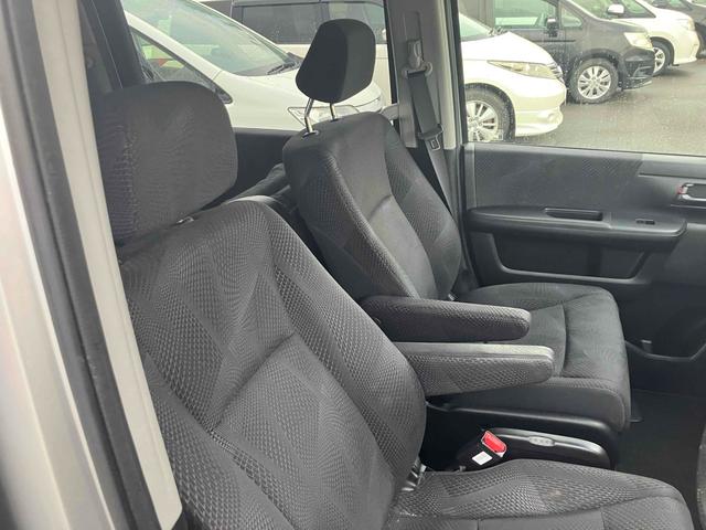 ステップワゴンスパーダ Ｚ　無限グリル　地デジナビテレビ　タイミングチェーン　カメラ　ＥＴＣ　全周囲カメラ　ナビ　ＴＶ　両側電動スライドドア　ＨＩＤ　スマートキー　アイドリングストップ　電動格納ミラー　後席モニター　ＣＶＴ　アルミホイール　ＣＤ　盗難防止システム　衝突安全ボディ　ＡＢＳ（38枚目）