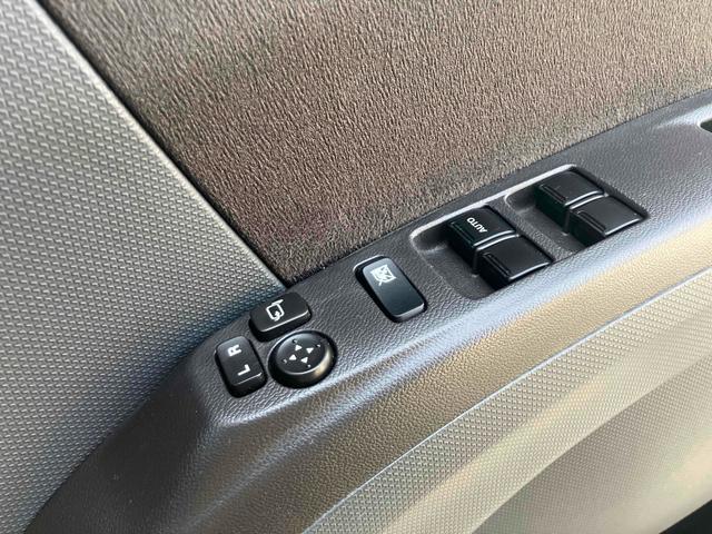 ソリオ Ｓ　アンドロイドモニター１０．３　両側パワースライドドア　バックカメラ　両側電動スライドドア　オートライト　ＨＩＤ　スマートキー　電動格納ミラー　ＣＶＴ　アルミホイール　盗難防止システム　衝突安全ボディ　ＡＢＳ　エアコン　パワーステアリング　パワーウィンドウ（8枚目）