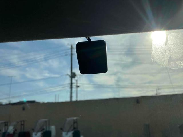 ソリオ Ｓ　アンドロイドモニター１０．３　両側パワースライドドア　バックカメラ　両側電動スライドドア　オートライト　ＨＩＤ　スマートキー　電動格納ミラー　ＣＶＴ　アルミホイール　盗難防止システム　衝突安全ボディ　ＡＢＳ　エアコン　パワーステアリング　パワーウィンドウ（25枚目）