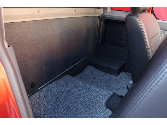 ダットサンピックアップ キングキャブ　ＡＸ　３人乗りベンチシート　シートカバー　トノカバー　デイトナメッキホイール　ＢＦグットリッチタイヤ　Ｃノッチ加工　社外ナビ　バックカメラ　ＥＴＣ（8枚目）
