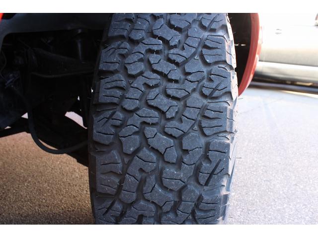 ダットサンピックアップ キングキャブ　ＡＸ　３人乗りベンチシート　シートカバー　トノカバー　デイトナメッキホイール　ＢＦグットリッチタイヤ　Ｃノッチ加工　社外ナビ　バックカメラ　ＥＴＣ（24枚目）