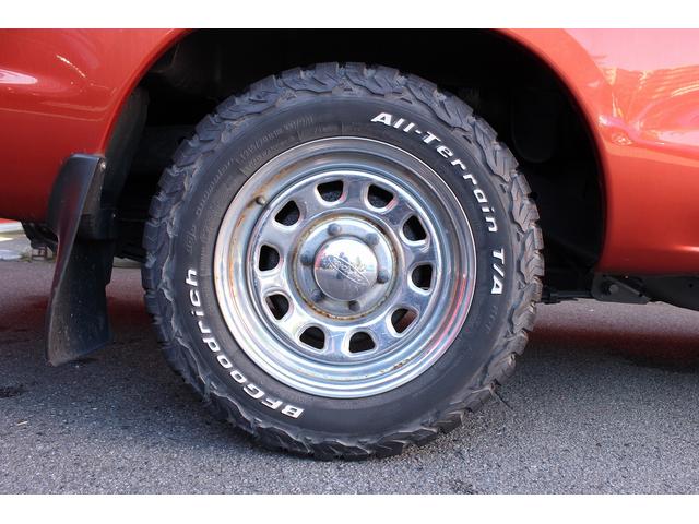 ダットサンピックアップ キングキャブ　ＡＸ　３人乗りベンチシート　シートカバー　トノカバー　デイトナメッキホイール　ＢＦグットリッチタイヤ　Ｃノッチ加工　社外ナビ　バックカメラ　ＥＴＣ（25枚目）