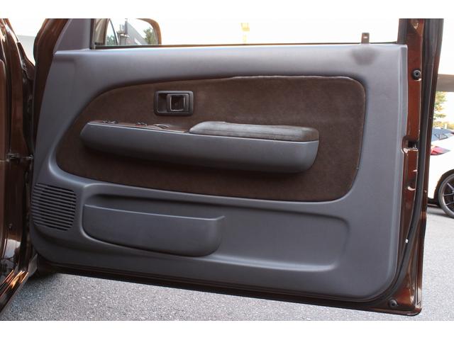 ハイラックススポーツピック エクストラキャブ　ジャッツエアサス装着　Ｃノッチ加工　デイトナクロームホイール　ホワイトリボンタイヤ　トノカバー　社外ウッドステアリング　シートカバー　社外ナビ　ＥＴＣ（2枚目）