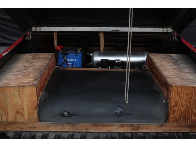 ハイラックススポーツピック エクストラキャブ　ジャッツエアサス装着　Ｃノッチ加工　デイトナクロームホイール　ホワイトリボンタイヤ　トノカバー　社外ウッドステアリング　シートカバー　社外ナビ　ＥＴＣ（40枚目）