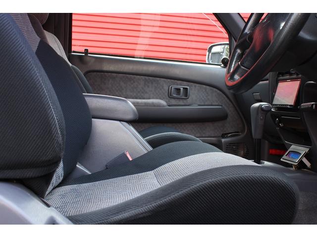 ハイラックススポーツピック エクストラキャブ　ジャッツエアサス装着　デイトナ＆ＢＦグッドリッチ　ワンピースウインドウ　リヤステップバンパー　エア開閉式トノカバー（3枚目）