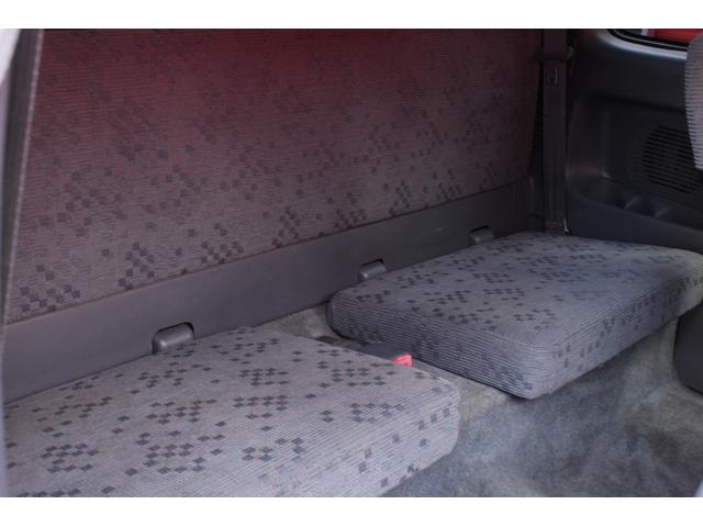 ハイラックススポーツピック エクストラキャブ　ジャッツエアサス装着　デイトナ＆ＢＦグッドリッチ　ワンピースウインドウ　リヤステップバンパー　エア開閉式トノカバー（6枚目）